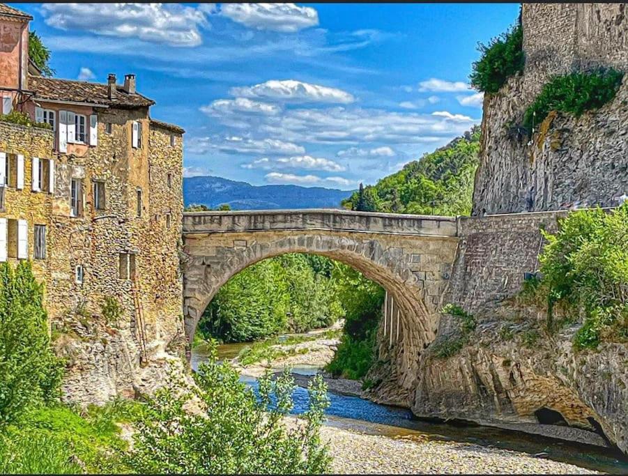 Hypercentre Avec Vue Sur Le Chateau Vaison-la-Romaine Dış mekan fotoğraf